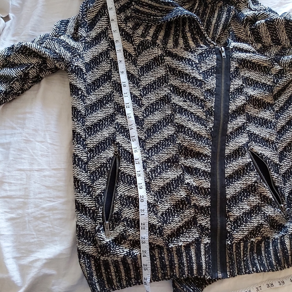 Forever 21 Sweater - Picture 7 of 7